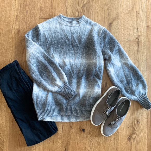 Who What Wear Sweaters - 4/$25 Who What Wear gray ombré pullover sweater